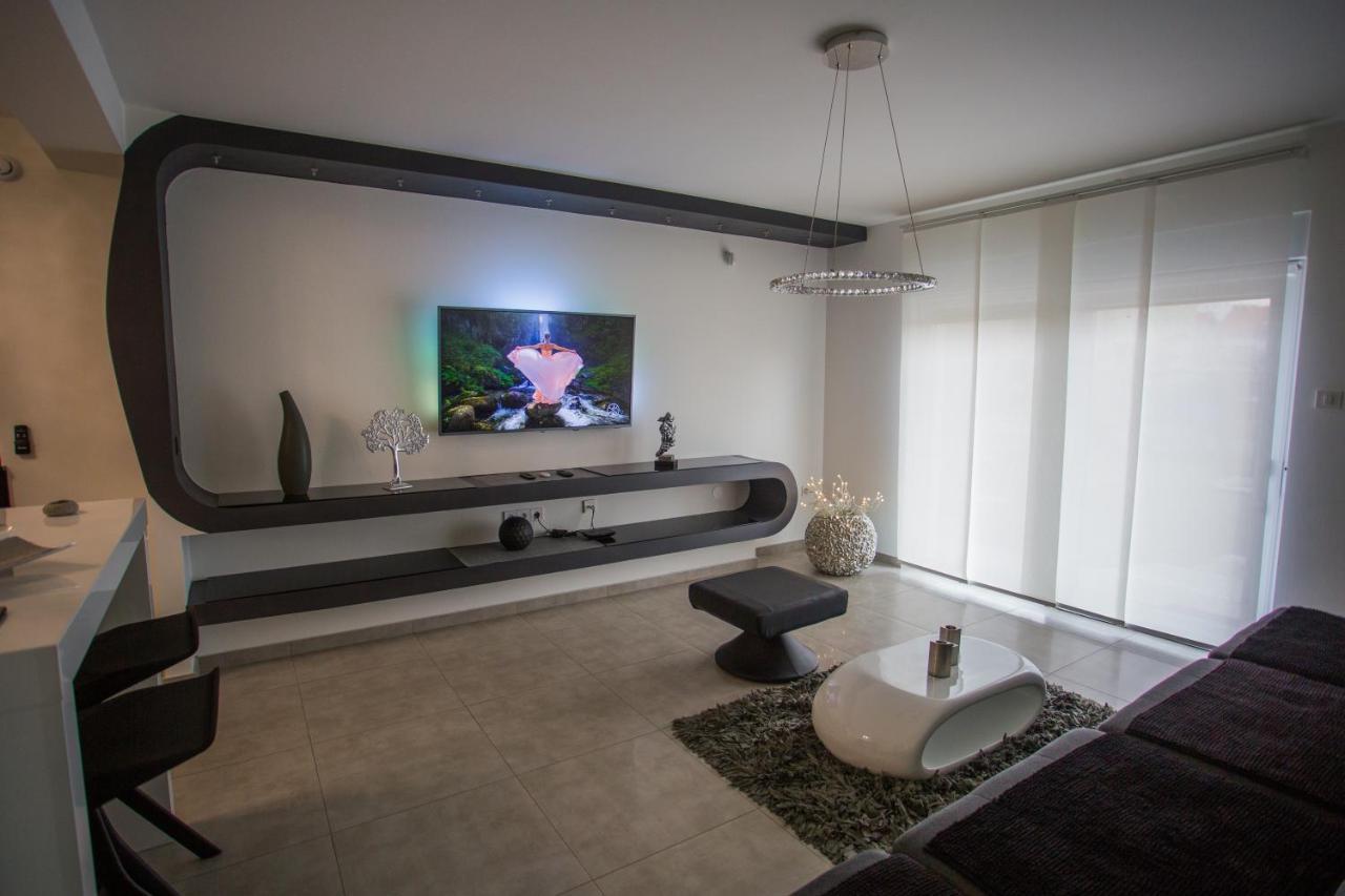Apartment Plaza ----Wallbox 11Kw 16A ----- Private Spa- Jacuzzi, Infrared Sauna, Luxury Massage Chair, Parking, Entry With Pin 0 - 24H, Free Cancellation 24 Hours Before Check In Slavonski Brod Exteriér fotografie