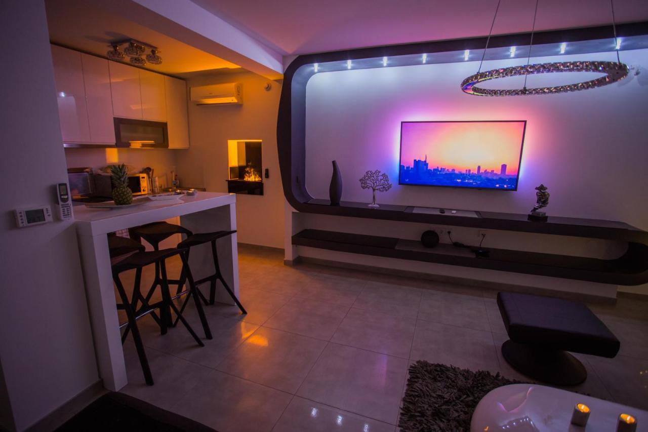 Apartment Plaza ----Wallbox 11Kw 16A ----- Private Spa- Jacuzzi, Infrared Sauna, Luxury Massage Chair, Parking, Entry With Pin 0 - 24H, Free Cancellation 24 Hours Before Check In Slavonski Brod Exteriér fotografie