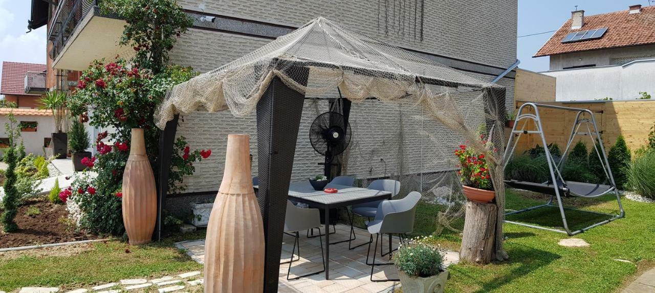 Apartment Plaza ----Wallbox 11Kw 16A ----- Private Spa- Jacuzzi, Infrared Sauna, Luxury Massage Chair, Parking, Entry With Pin 0 - 24H, Free Cancellation 24 Hours Before Check In Slavonski Brod Exteriér fotografie
