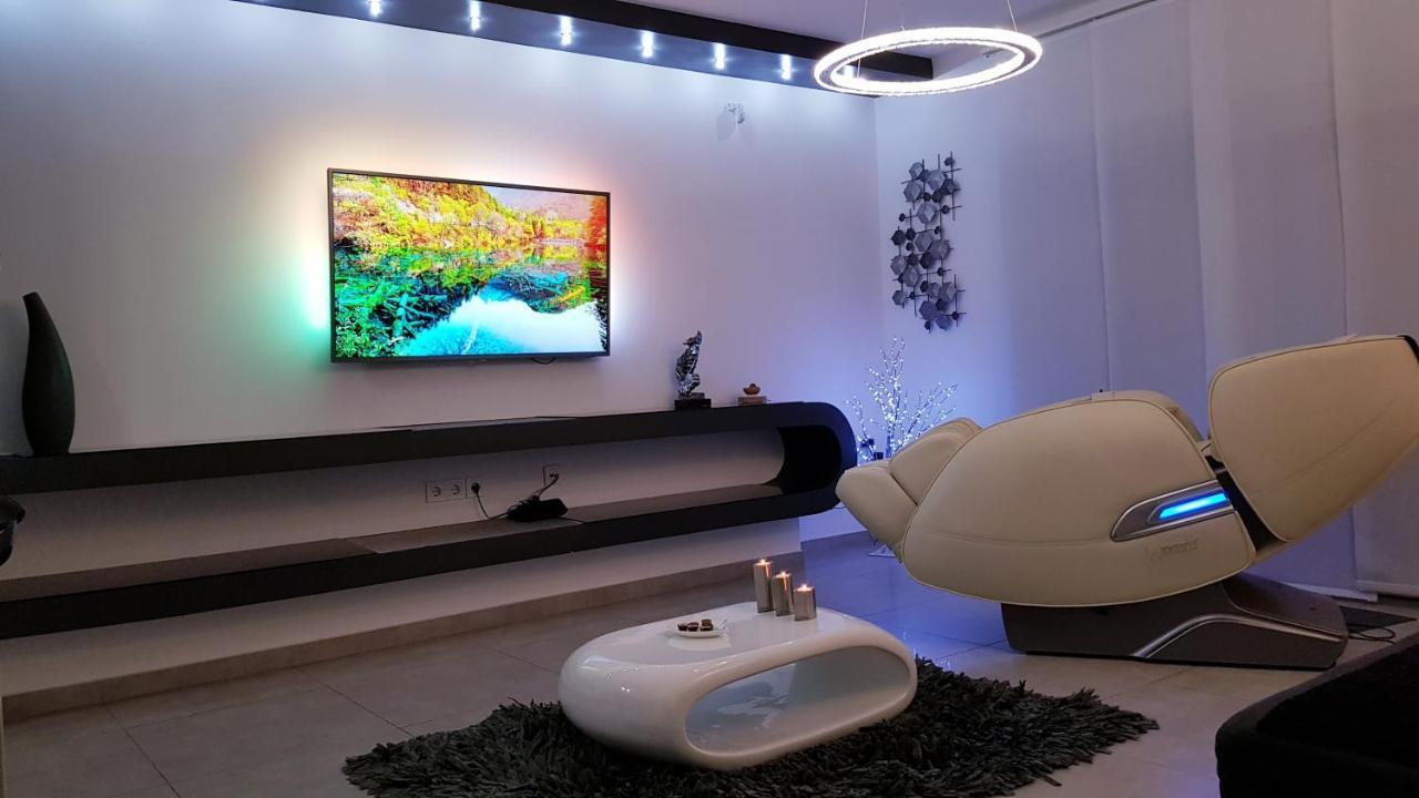 Apartment Plaza ----Wallbox 11Kw 16A ----- Private Spa- Jacuzzi, Infrared Sauna, Luxury Massage Chair, Parking, Entry With Pin 0 - 24H, Free Cancellation 24 Hours Before Check In Slavonski Brod Exteriér fotografie