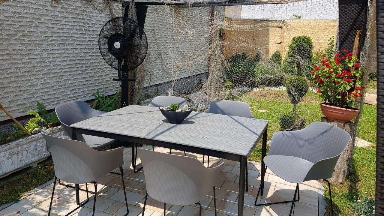 Apartment Plaza ----Wallbox 11Kw 16A ----- Private Spa- Jacuzzi, Infrared Sauna, Luxury Massage Chair, Parking, Entry With Pin 0 - 24H, Free Cancellation 24 Hours Before Check In Slavonski Brod Exteriér fotografie